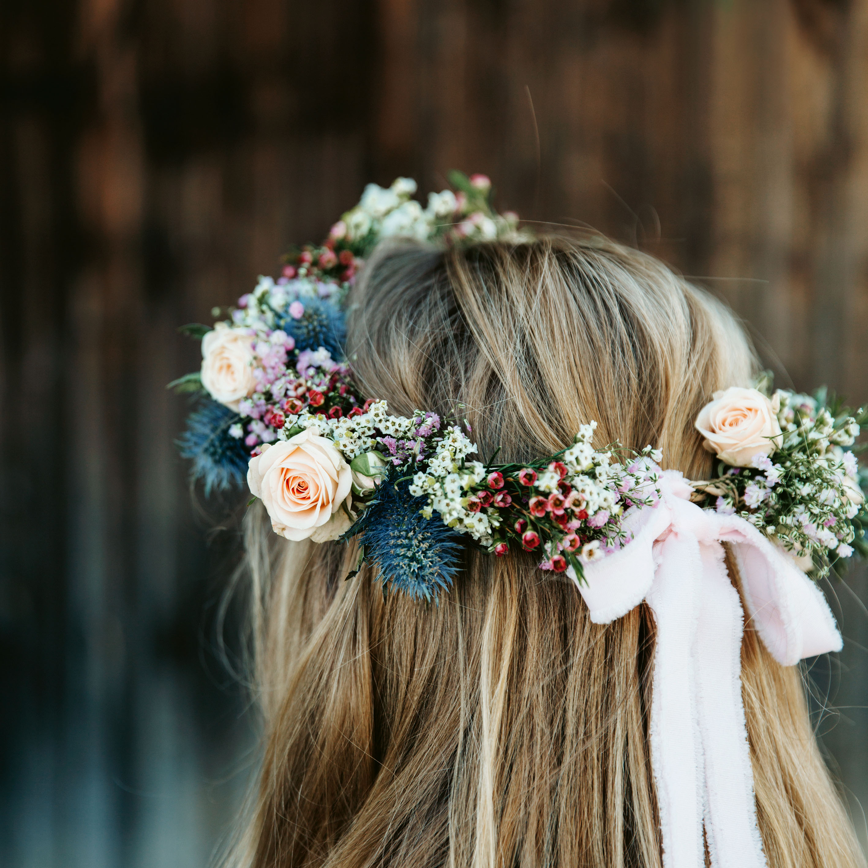 Trage-Blumen im Haar