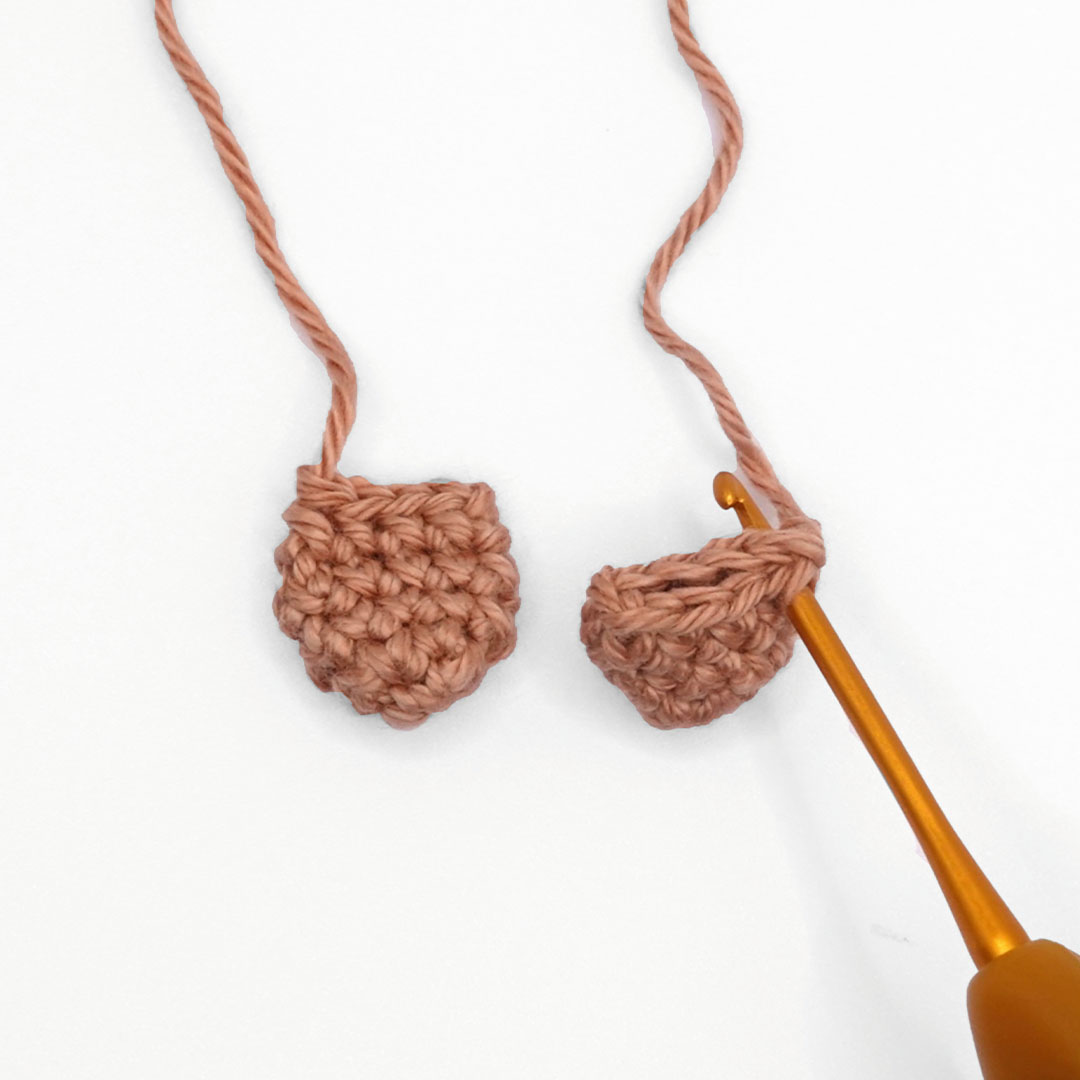 Schritt 3 Anleitung "Schlüsselanhänger Bär" aus dem Buch "Amigurumi Pen Friends" von Elham Ghasemi