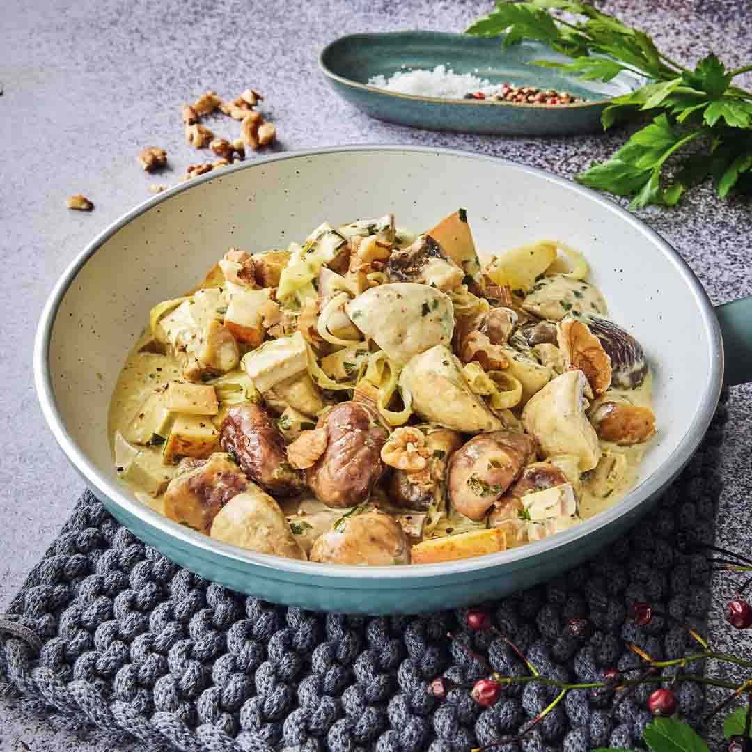 Rezeptbild "Grilled Maroni mit Lauch und Champignons" aus dem Buch "Hot Stuff" von Anastasia Zampounidis