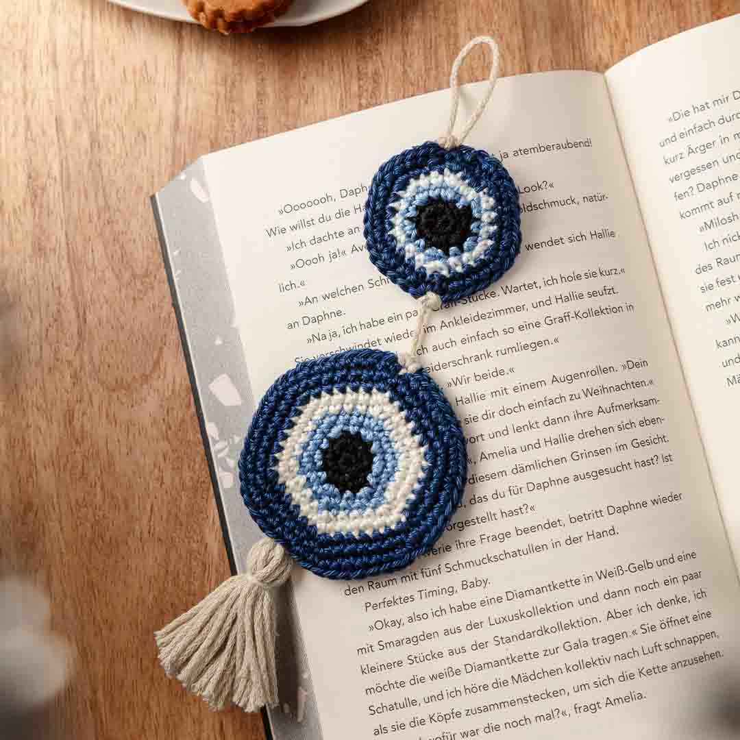 DIY-Anleitung "Nazar-Amulett Lesezeichen" aus dem Buch "Magische Amigurumi-Lesezeichen" von Linda Urbanneck, auch bekannt als @haekel_lobby