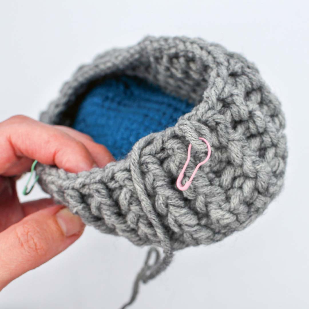 Schritt 5 Anleitung "Hasen-Hausschuhe" aus dem Buch "Tierisch gemütlich – Amigurumi-Hausschuhe häkeln für Klein und Groß"