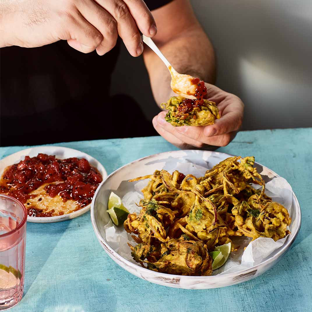 Big Bad Bhajis mit würzigem Tomaten-Chutney