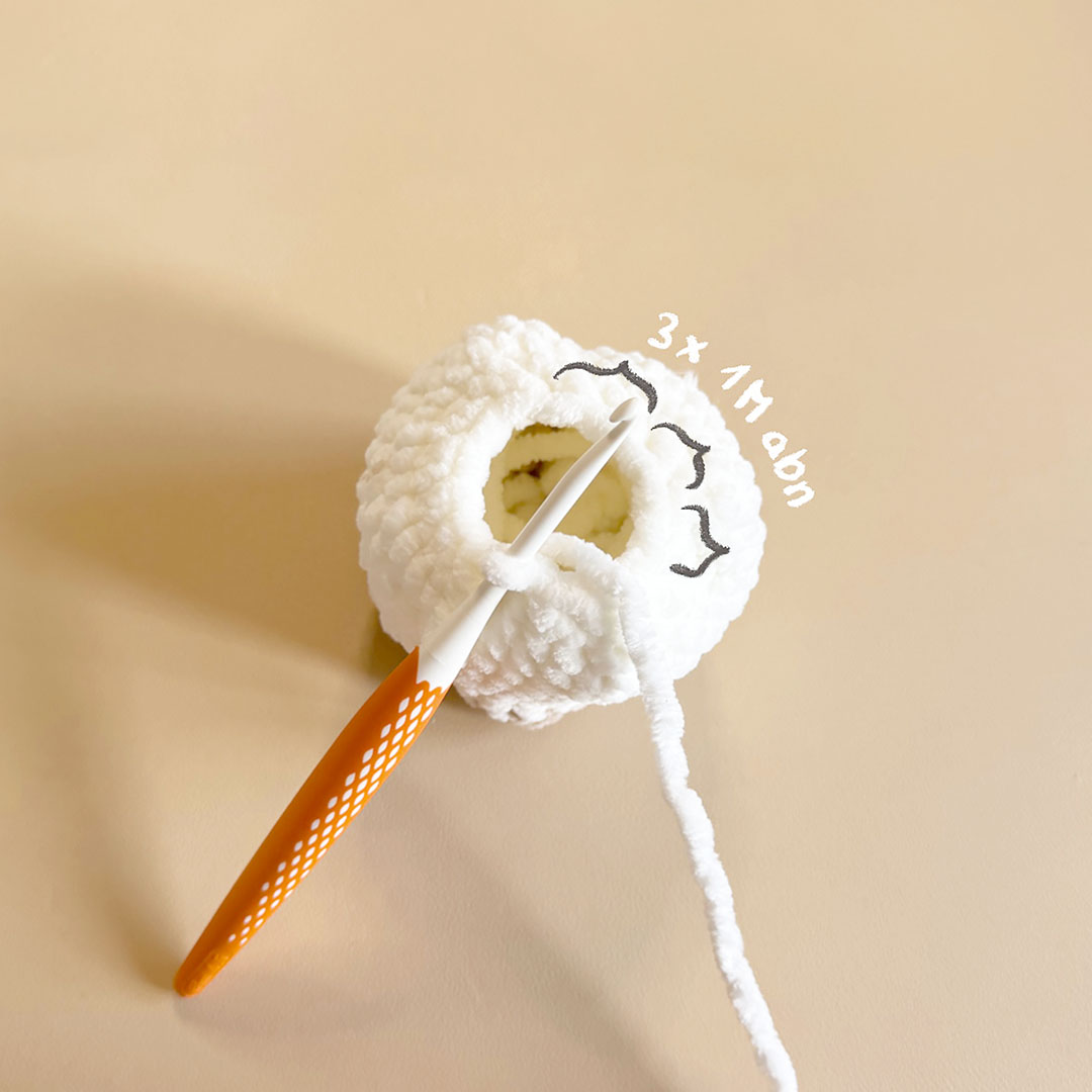 Schritt 7 Anleitung "Lovely Alpaka häkeln" aus dem Buch "Cozy Crochet – Lovely Friends: Tierisch süße Amigurumis häkeln mit @crochetbyjanina" von Janina Grieß