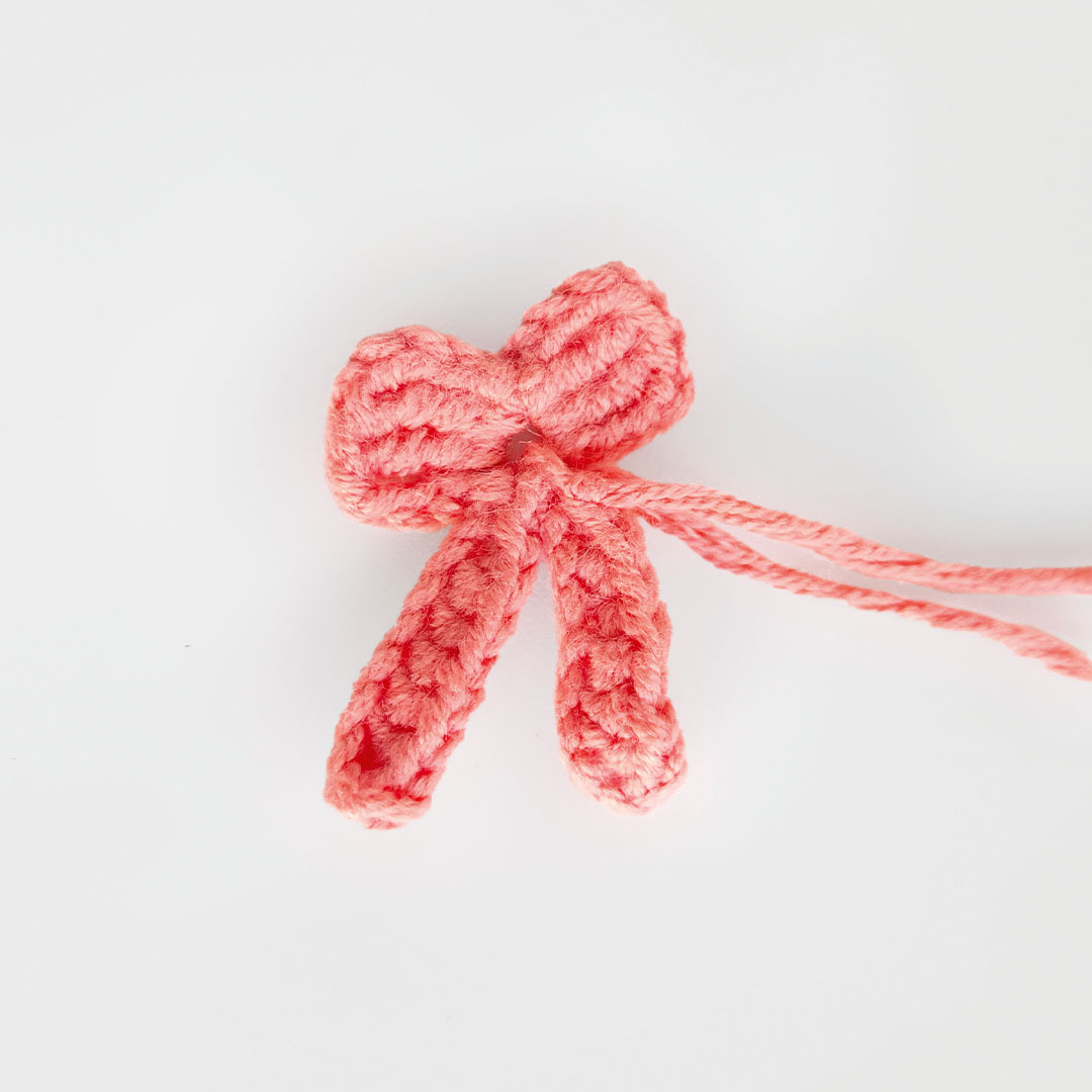 Schritt 13 Anleitung "Goldlöckchen und die Bären" aus dem Buch "Zauberhafte Wende-Amigurumis häkeln mit @chibiscraft" von Febby Pranajaya