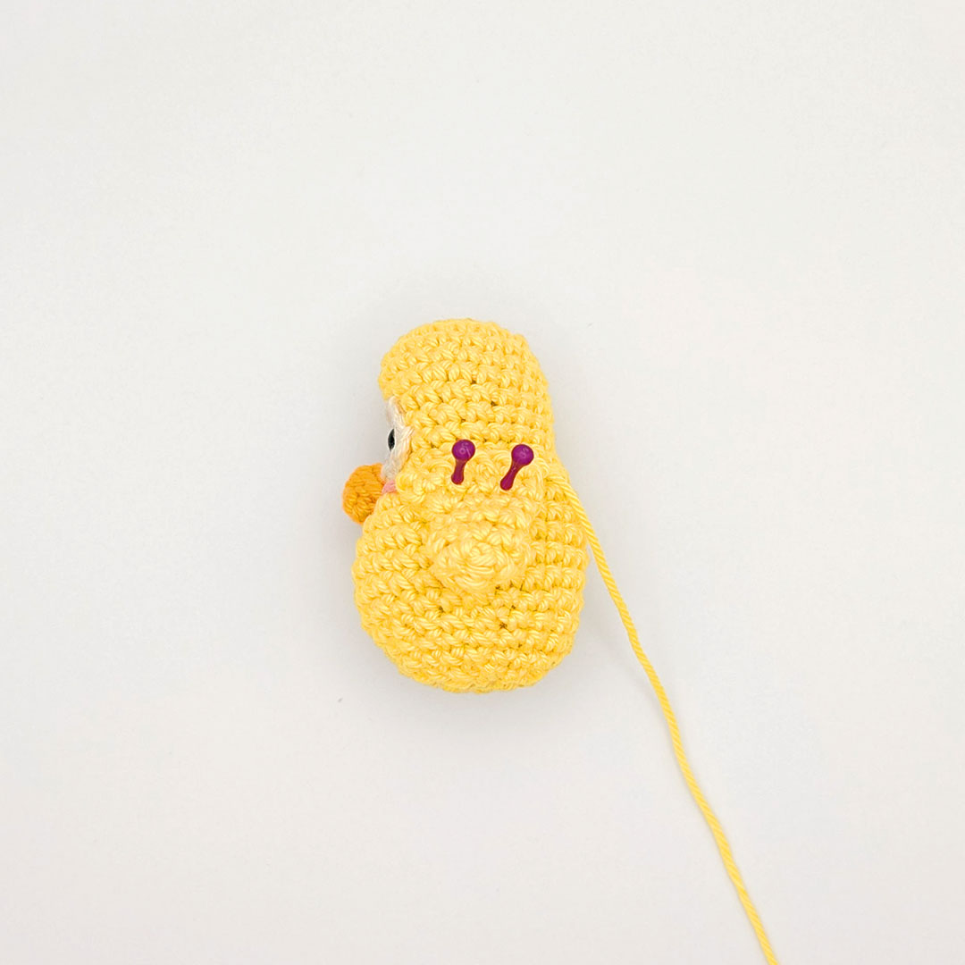 Schritt 1 Anleitung "Lord Entchen" aus dem Buch "Mini-Amigurumis – Das inoffizielle Häkelbuch für Ghibli-Fans" von Linda Urbanneck