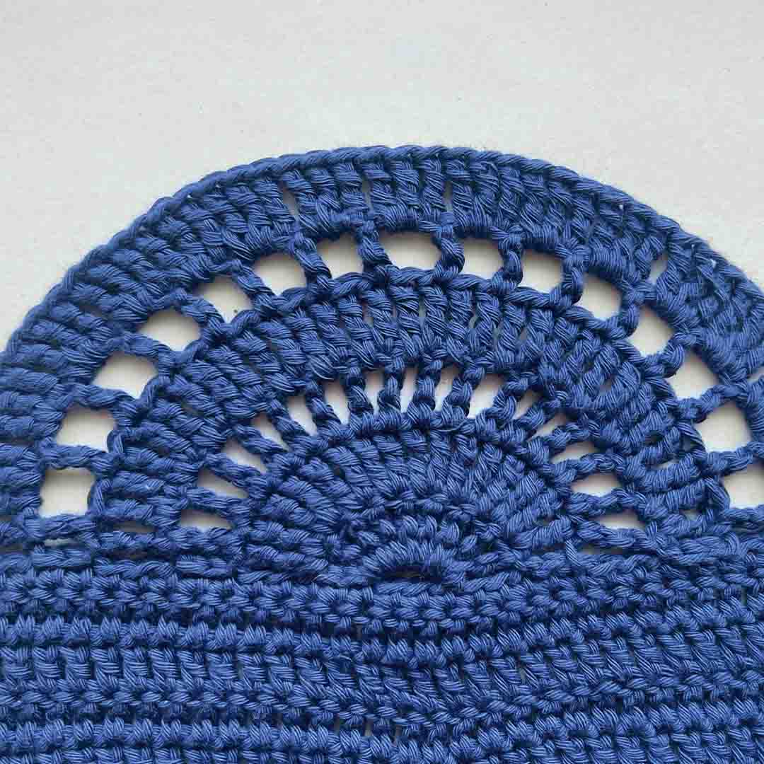 Schritt 13 Anleitung "Buchhülle Mitternachtszauber" aus dem Buch "Buchhüllen häkeln – mit crochetinglara" von Lara Lenhardt