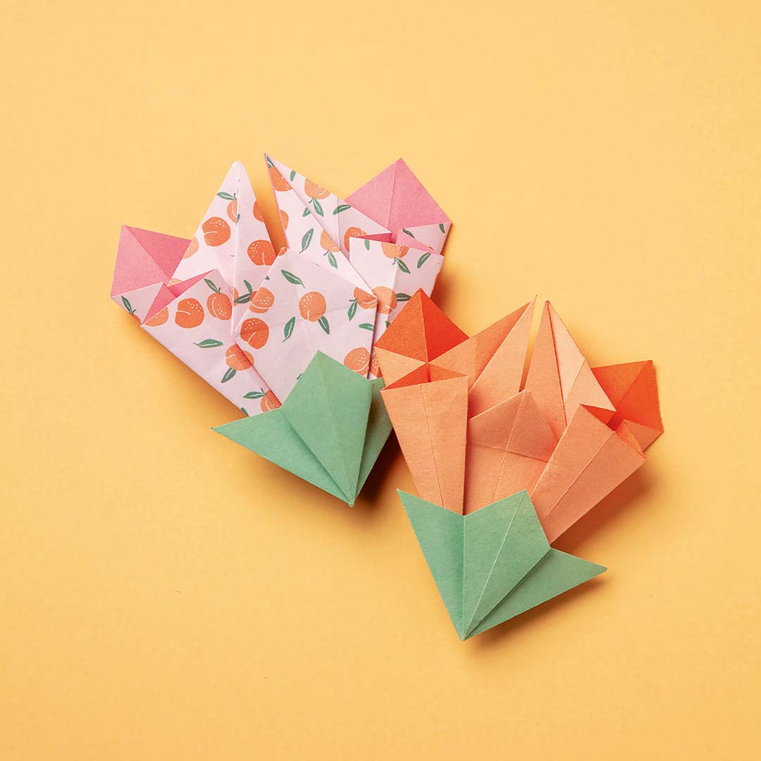 DIY-Anleitung "Origami-Tulpe" aus dem Buch "Origami-Flowers – Wunderschöne Blüten zum Dekorieren & Verschenken" von Eva Maria Berg