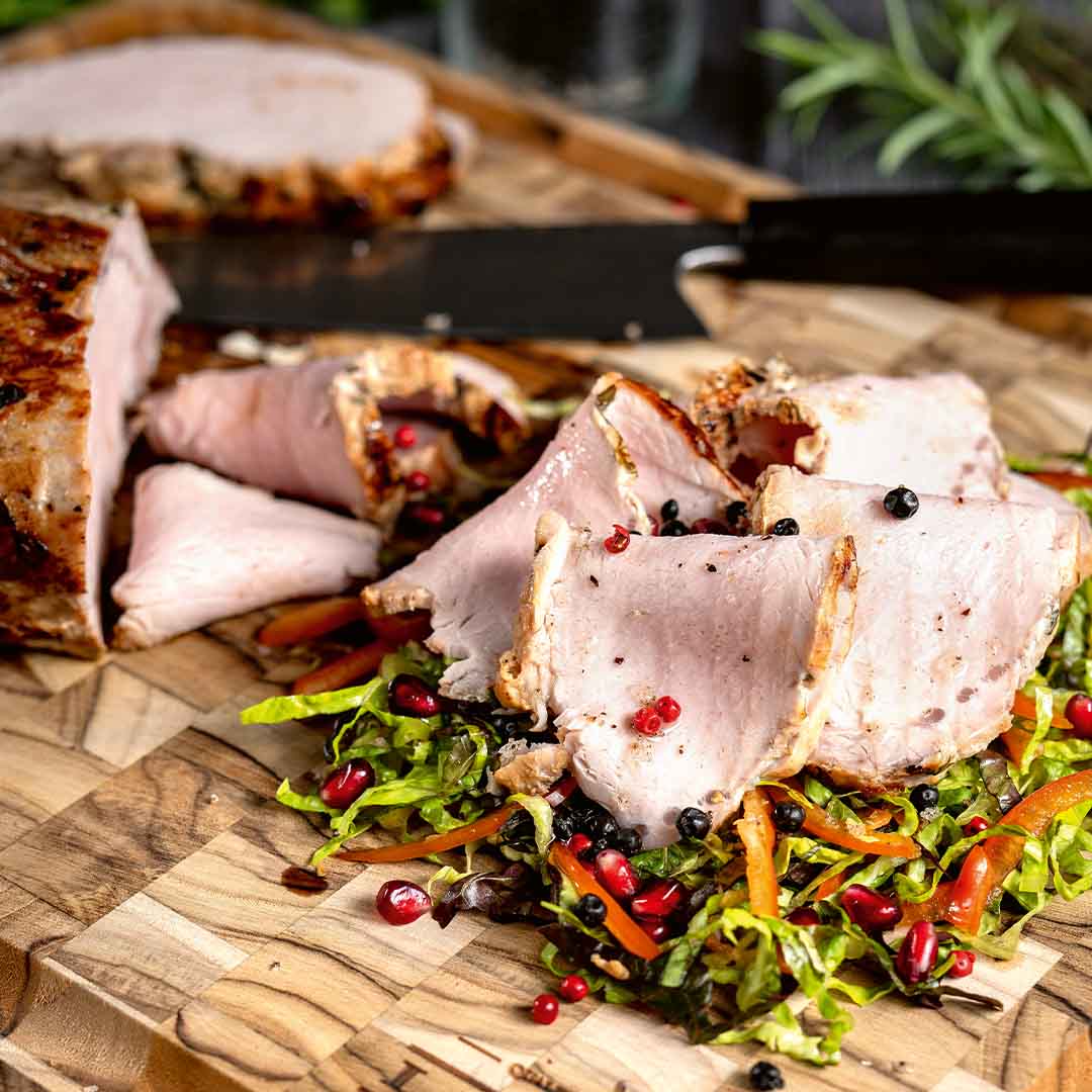 Rezeptbild "Schweinerücken mit Eiweiß-Kick" aus dem Buch "King of Grill – Die BBQ-Masterclass" von Arne Schunck