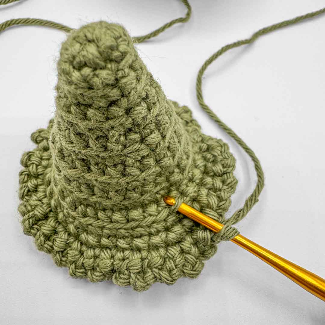 Schritt 1 Anleitung "Tanno Baum" aus dem Buch "Mini-Amigurumis – süße Wichtel" von Claudia Nikolenko