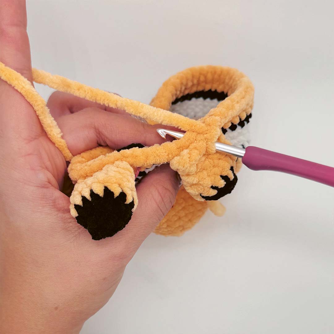 Schritt 3 Anleitung "Clownfisch Nino" aus dem Buch "Amigurumis cute & plushy" von Annemarie Sichermann