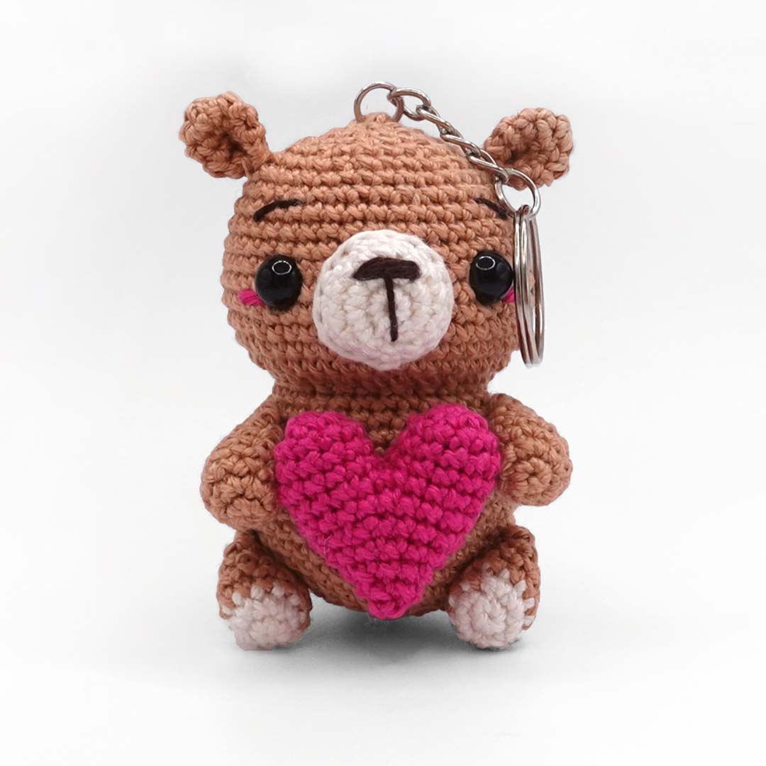 Schritt 13 Anleitung "Schlüsselanhänger Bär" aus dem Buch "Amigurumi Pen Friends" von Elham Ghasemi