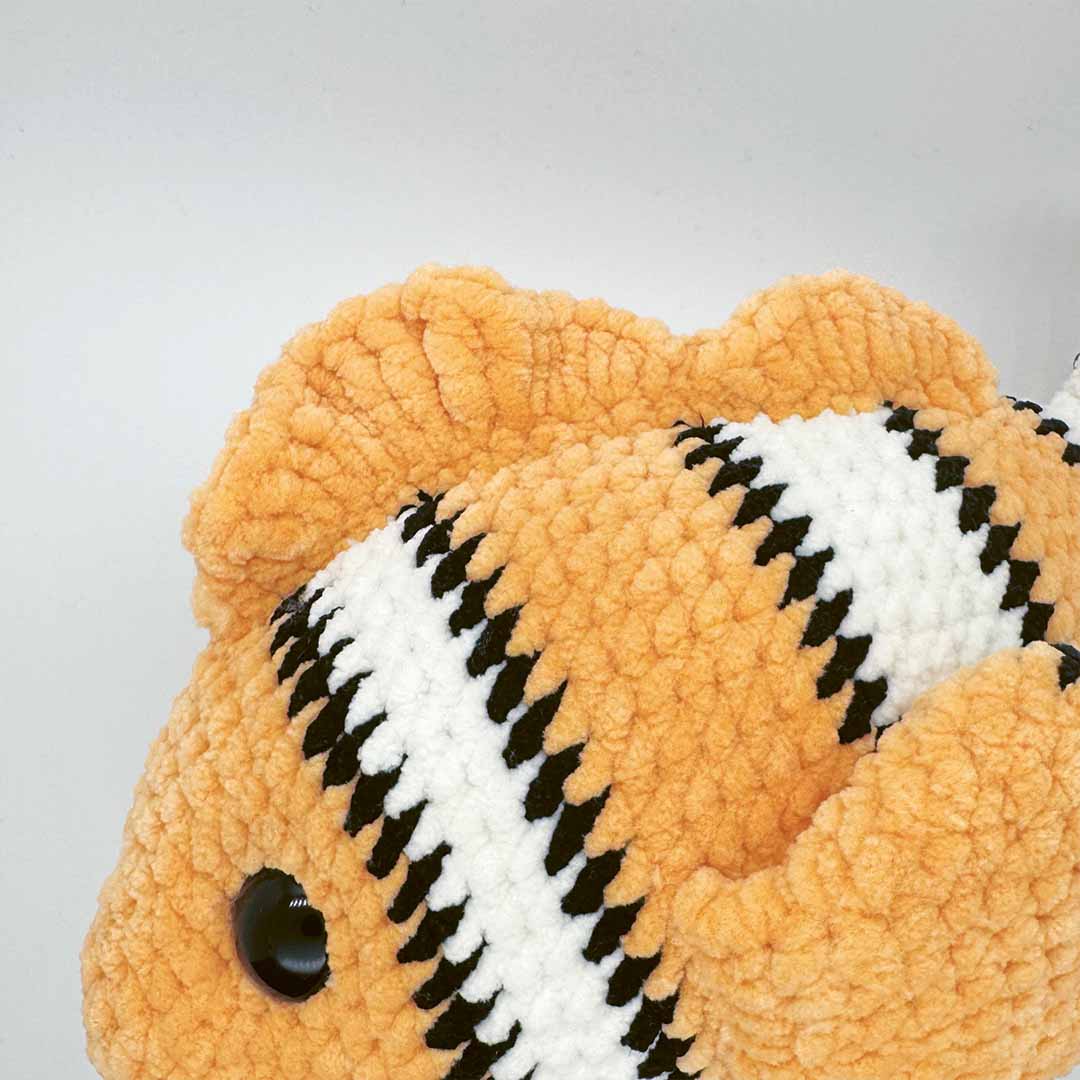 Schritt 8 Anleitung "Clownfisch Nino" aus dem Buch "Amigurumis cute & plushy" von Annemarie Sichermann