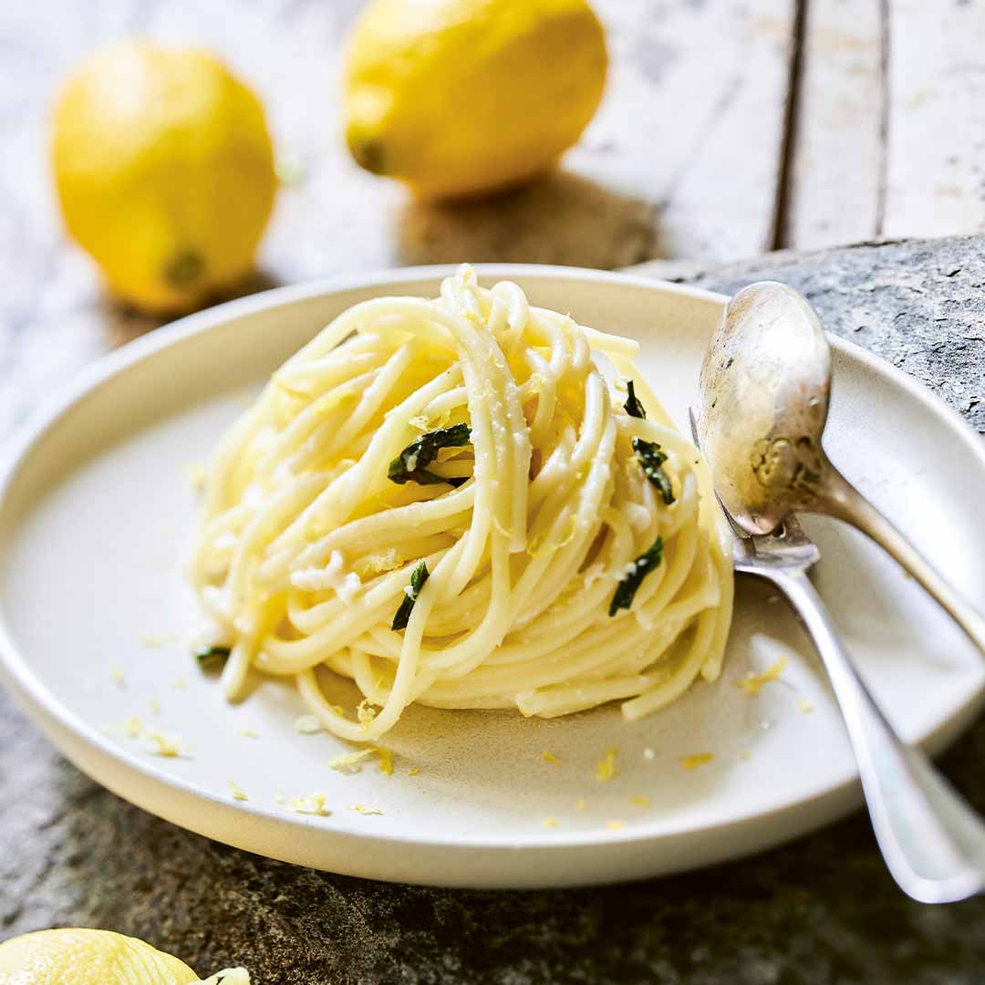 Rezeptbild "Spaghetti al Limone" aus dem Buch "Marcos little Italy" von Marco de Pace, auch bekannt als @marcos.little.italy