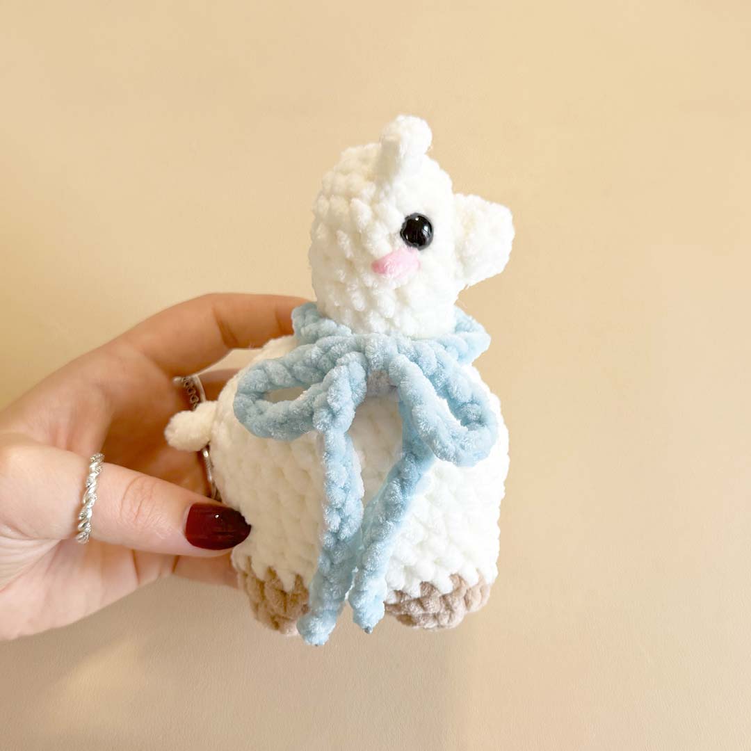 Schritt 13 Anleitung "Lovely Alpaka häkeln" aus dem Buch "Cozy Crochet – Lovely Friends: Tierisch süße Amigurumis häkeln mit @crochetbyjanina" von Janina Grieß