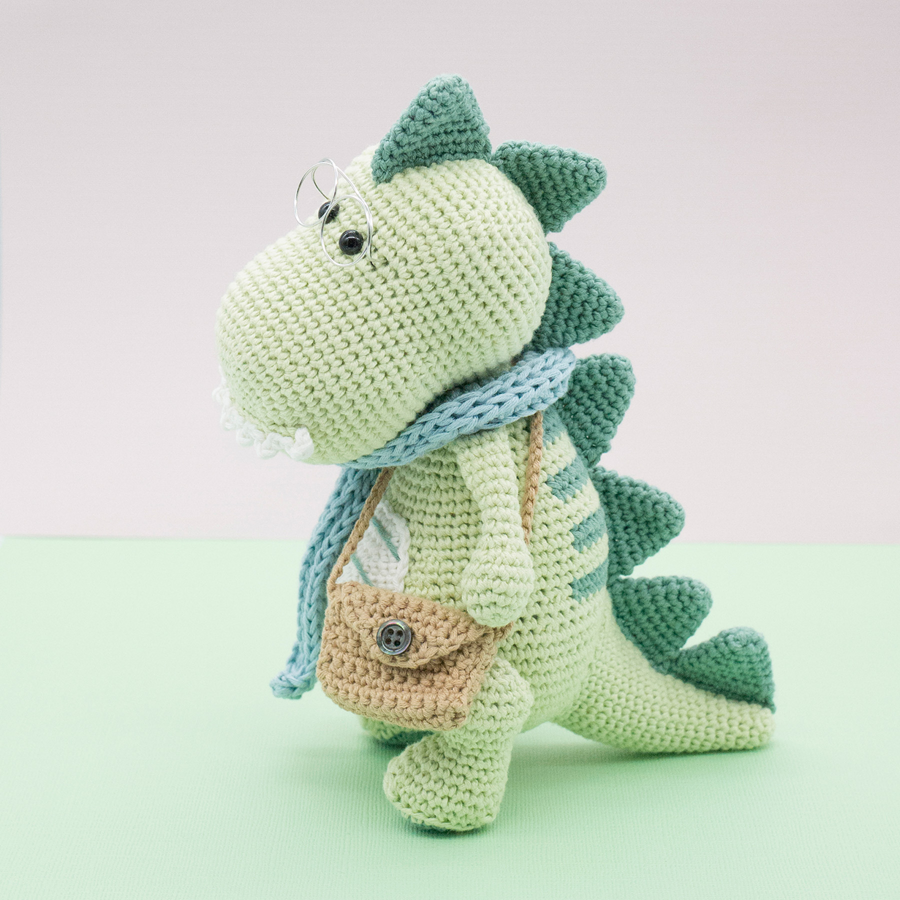 Amigurumi-Rex-der-Dinosaurier