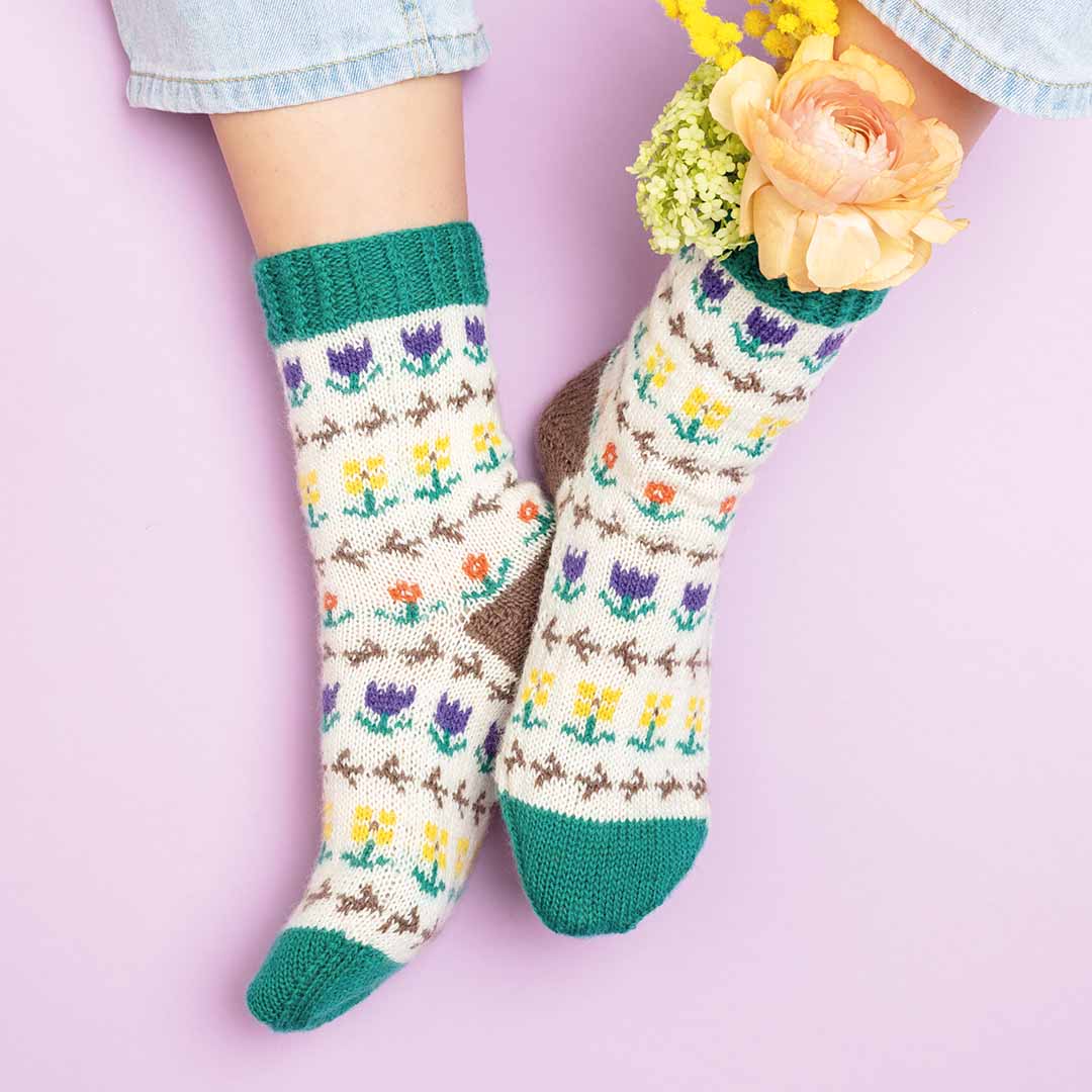 DIY-Anleitung "Flower Power Socken" aus dem Buch "Happy Socks stricken" von Petra Würstle-Debüser
