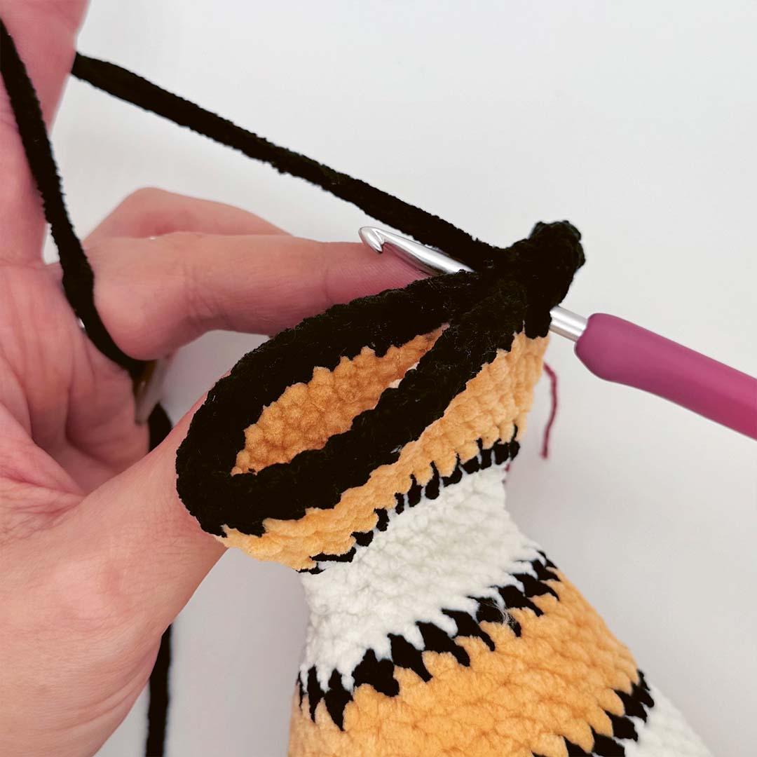 Schritt 5 Anleitung "Clownfisch Nino" aus dem Buch "Amigurumis cute & plushy" von Annemarie Sichermann
