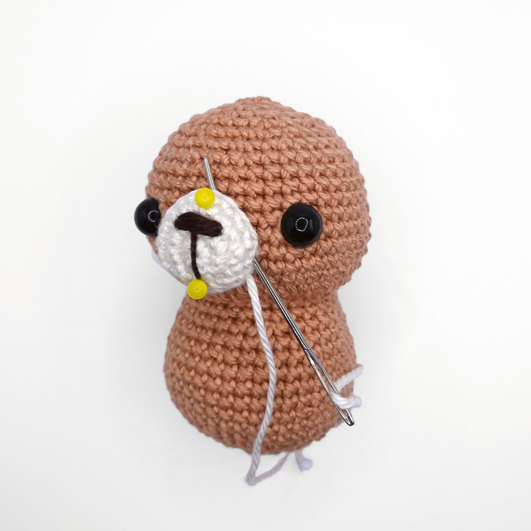 Schritt 7 Anleitung "Schlüsselanhänger Bär" aus dem Buch "Amigurumi Pen Friends" von Elham Ghasemi