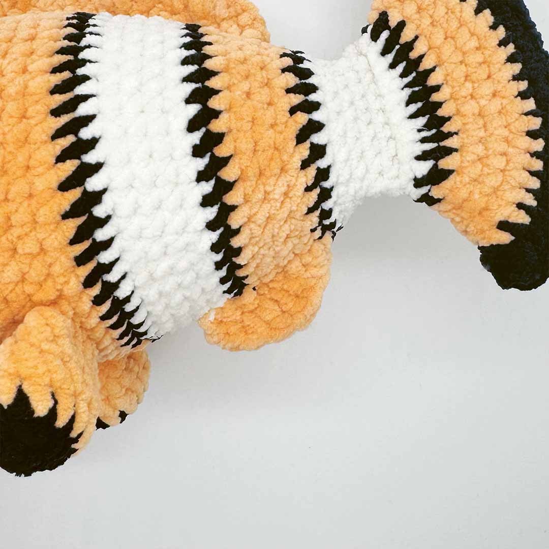 Schritt 11 Anleitung "Clownfisch Nino" aus dem Buch "Amigurumis cute & plushy" von Annemarie Sichermann