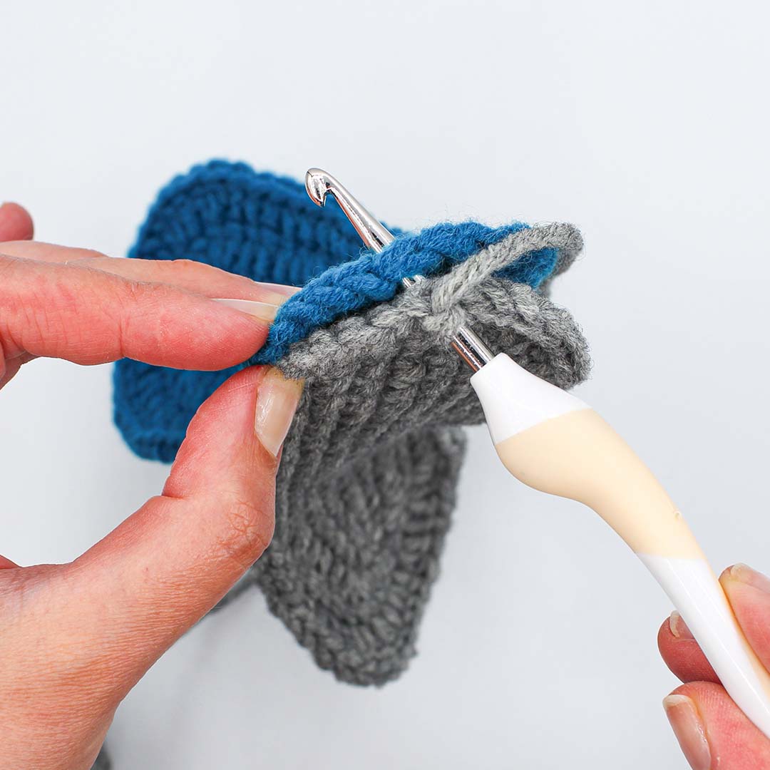 Schritt 1 Anleitung "Hasen-Hausschuhe" aus dem Buch "Tierisch gemütlich – Amigurumi-Hausschuhe häkeln für Klein und Groß"