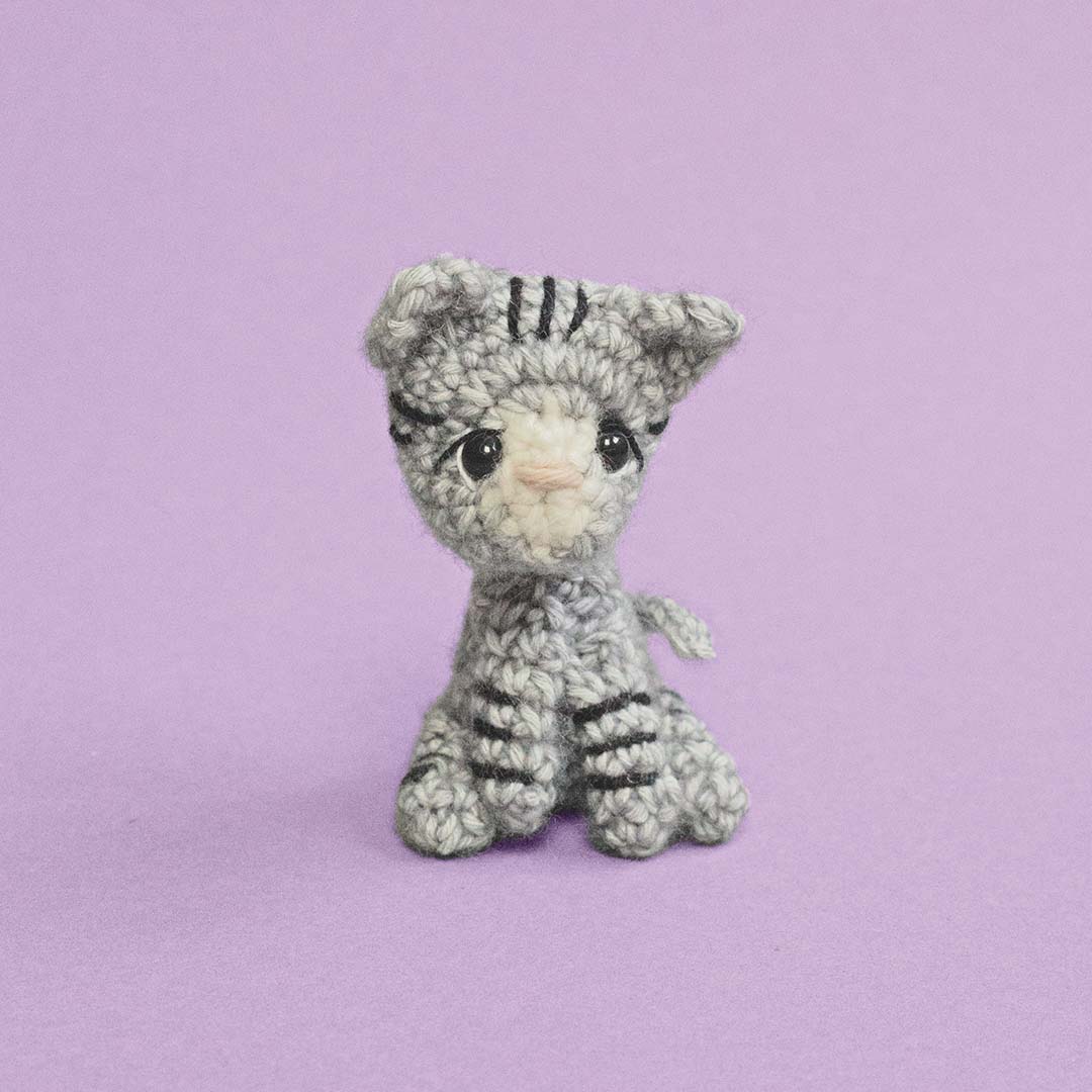 DIY-Anleitung "Europäisch Kurzhaar Katze" aus dem Buch "Mini-Amigurumis – Süße Katzen" von Linda Urbanneck alias @haekel_lobby