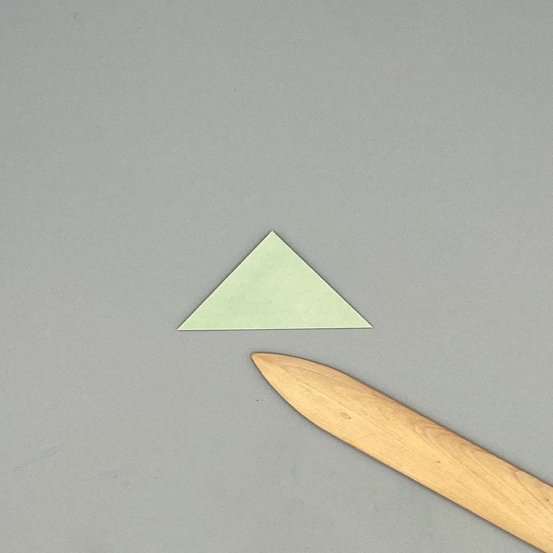 Schritt 19 Anleitung "Origami-Tulpe" aus dem Buch "Origami-Flowers – Wunderschöne Blüten zum Dekorieren & Verschenken" von Eva Maria Berg