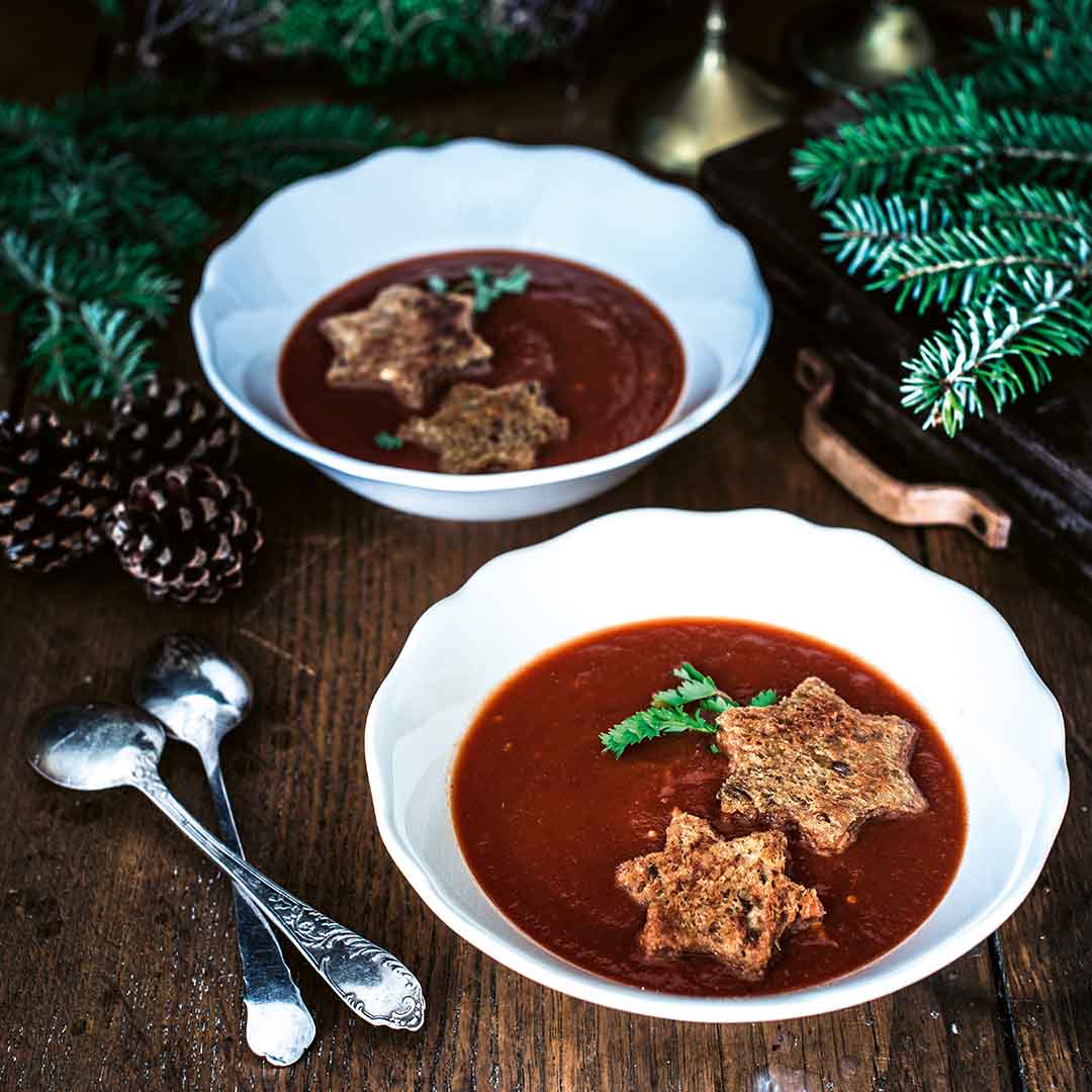 Rezeptbild "Weihnachtliche Tomatensuppe" aus dem Buch "Genussmomente: A very cosy Christmas"