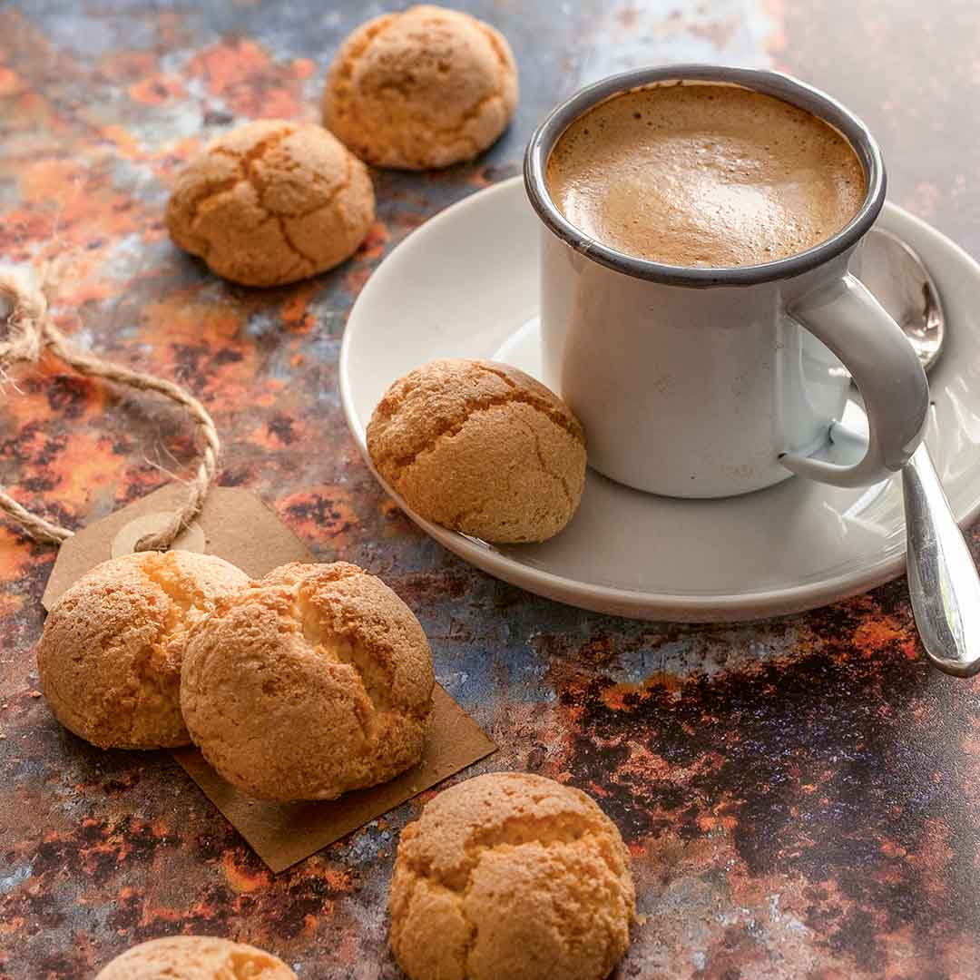 Rezeptbild "Amaretti" aus dem Buch "200x Italien – Die XXL Koch- und Backschule" von Andrea Menichelli, Britta Welzer und Svenja Mattner-Shahi