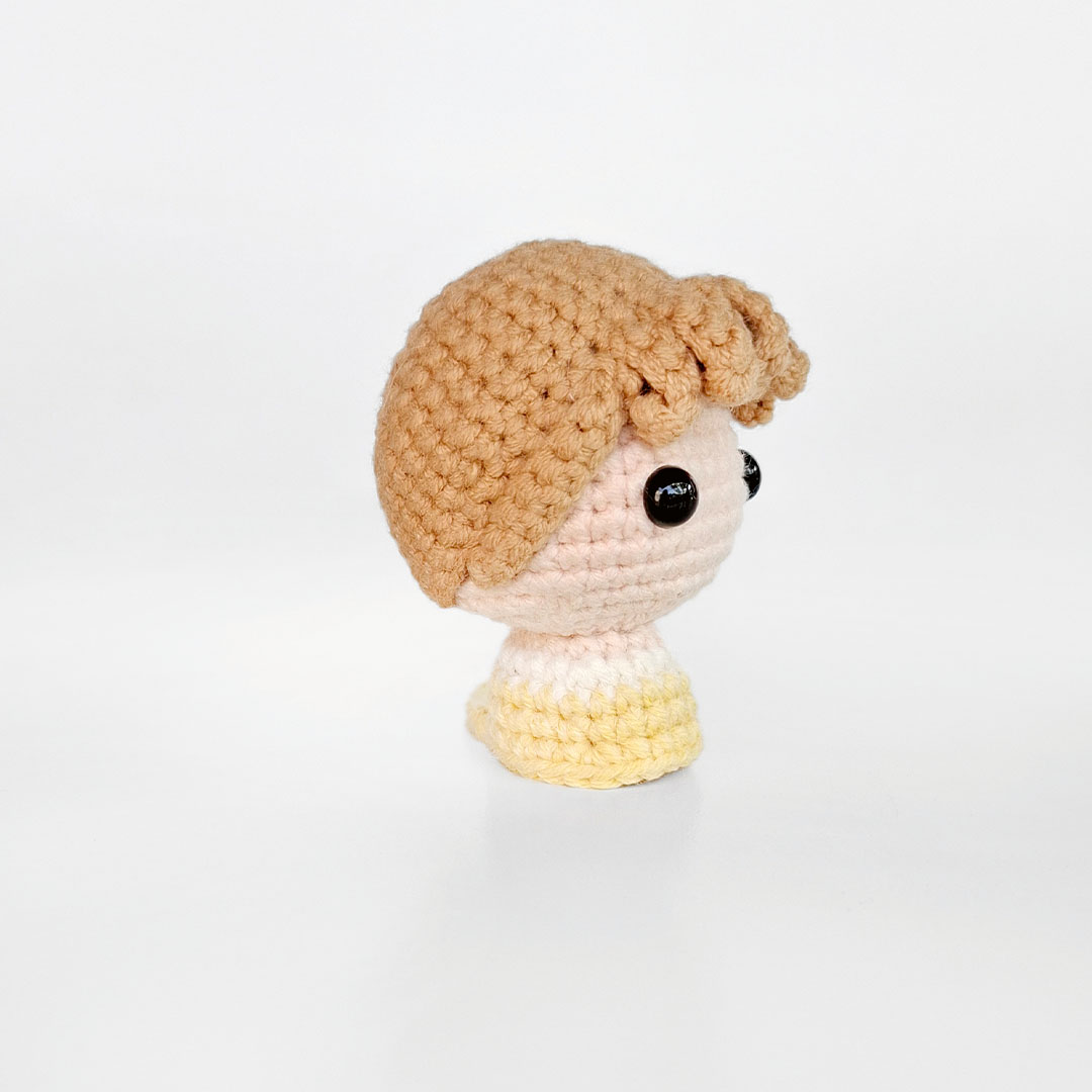 Schritt 15 Anleitung "Goldlöckchen und die Bären" aus dem Buch "Zauberhafte Wende-Amigurumis häkeln mit @chibiscraft" von Febby Pranajaya