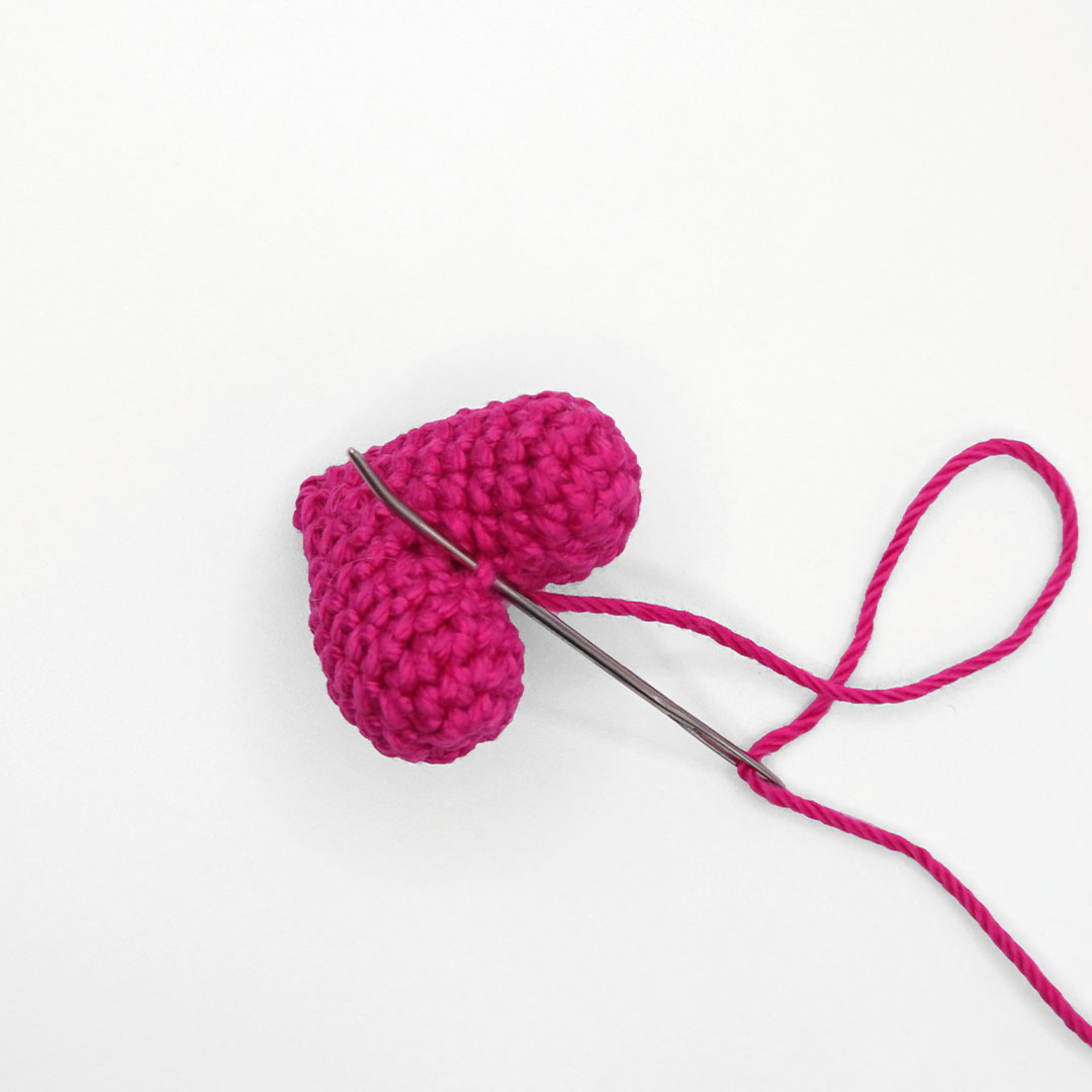 Schritt 6 Anleitung "Schlüsselanhänger Bär" aus dem Buch "Amigurumi Pen Friends" von Elham Ghasemi