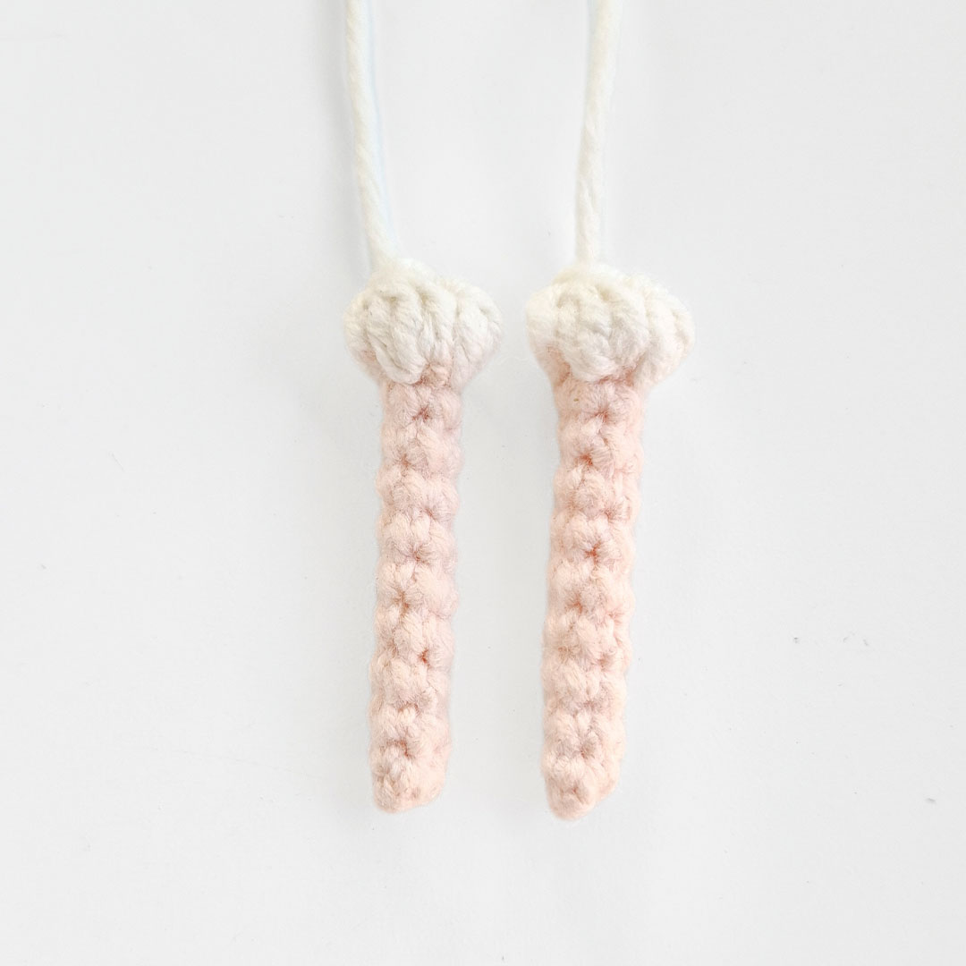 Schritt 8 Anleitung "Goldlöckchen und die Bären" aus dem Buch "Zauberhafte Wende-Amigurumis häkeln mit @chibiscraft" von Febby Pranajaya