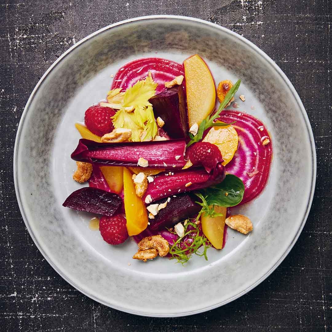 Bunter Betesalat mit Apfel und Cashewkernen