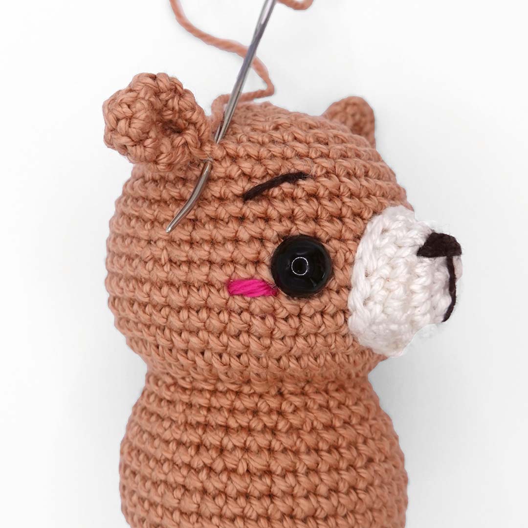 Schritt 9 Anleitung "Schlüsselanhänger Bär" aus dem Buch "Amigurumi Pen Friends" von Elham Ghasemi