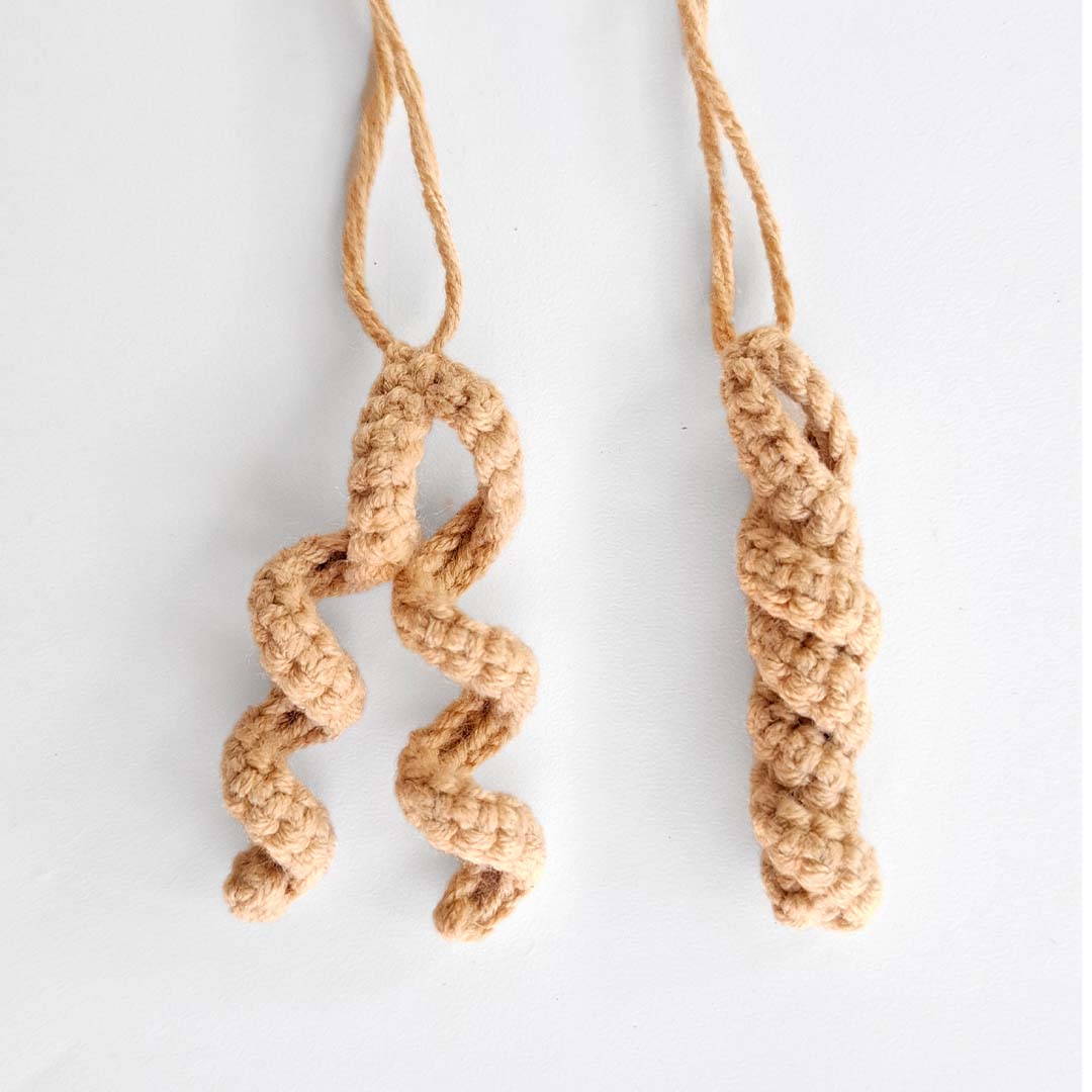 Schritt 6 Anleitung "Goldlöckchen und die Bären" aus dem Buch "Zauberhafte Wende-Amigurumis häkeln mit @chibiscraft" von Febby Pranajaya