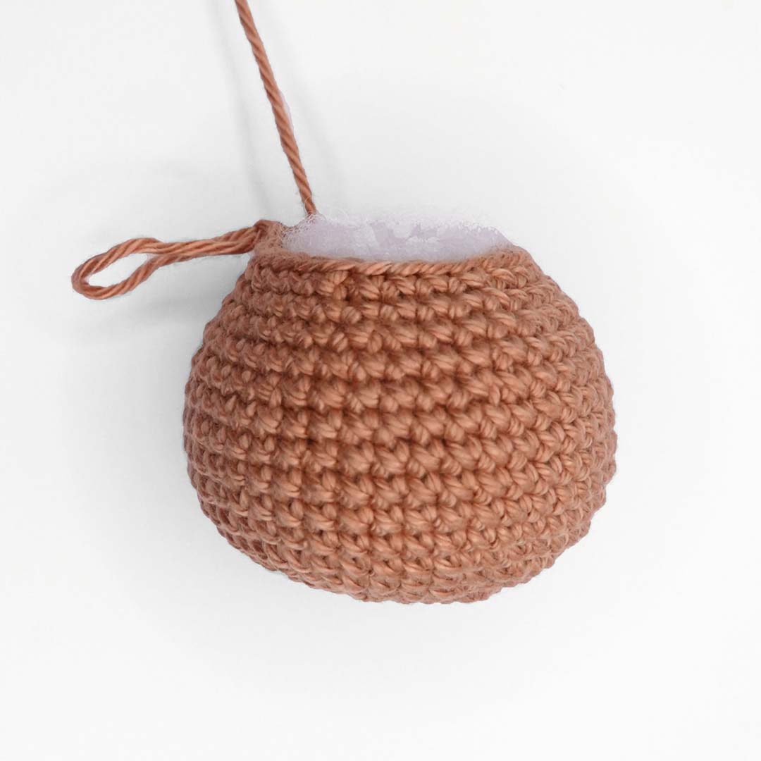 Schritt 1 Anleitung "Schlüsselanhänger Bär" aus dem Buch "Amigurumi Pen Friends" von Elham Ghasemi