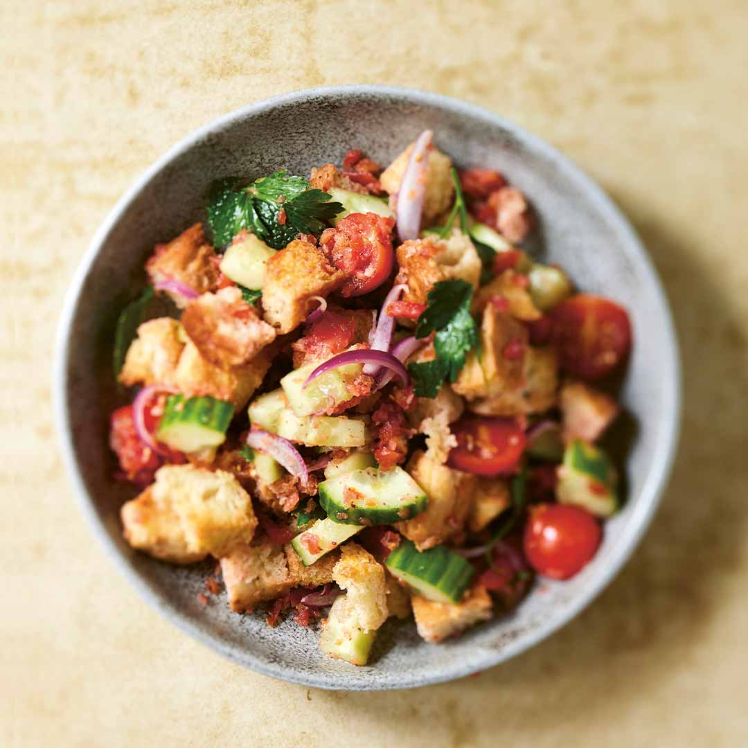 Rezeptbild "Fattoush Brotsalat" aus dem Buch "Levante Genuss für ein gesundes, langes Leben" von Tarik Rose